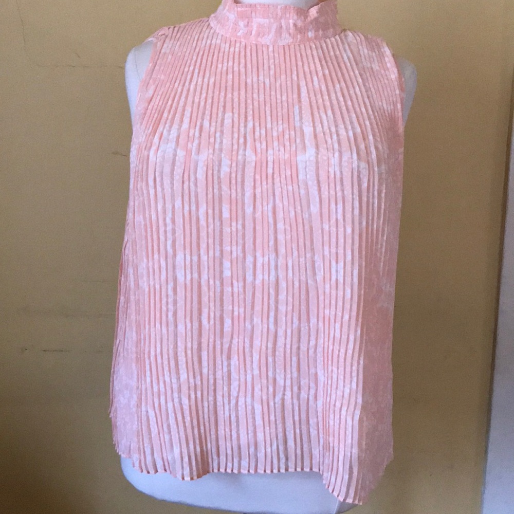 Sleeveless satin pink blouse with shell